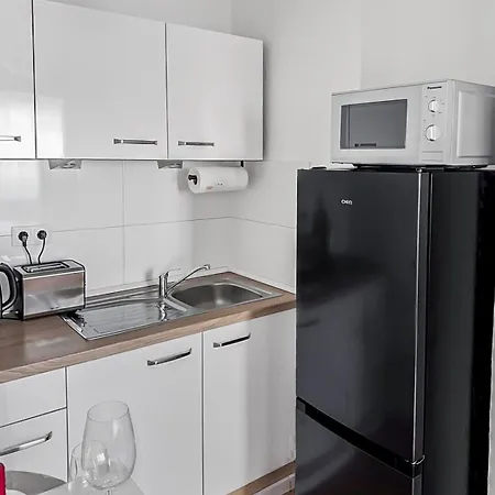 Chic Apartment, 1br For 2, Elegant Comfort *